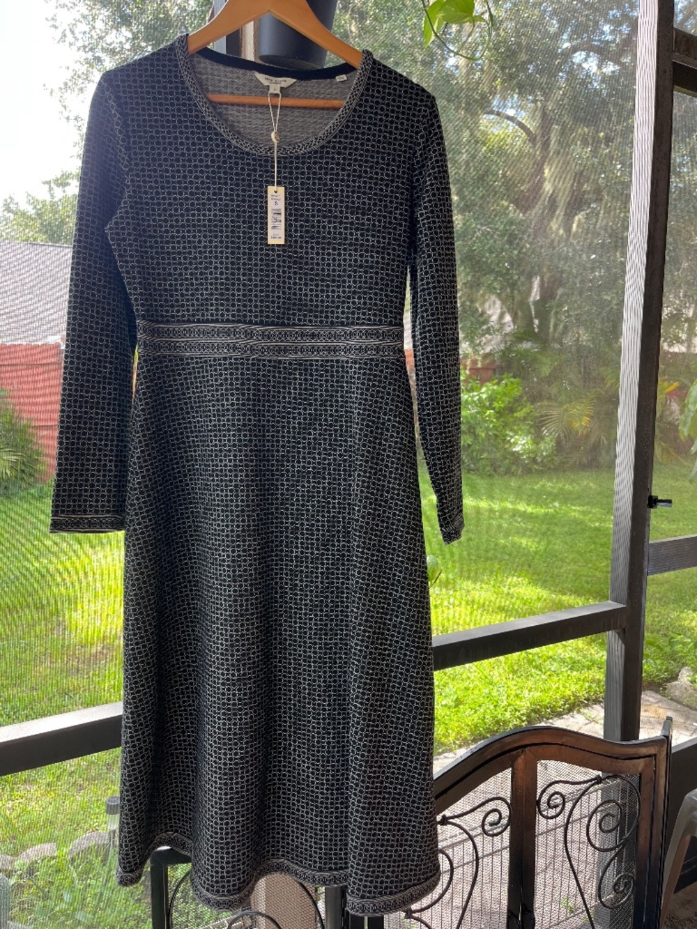 Max Studio black and gray geometric-patterned long-sleeve dress scoop neck Small